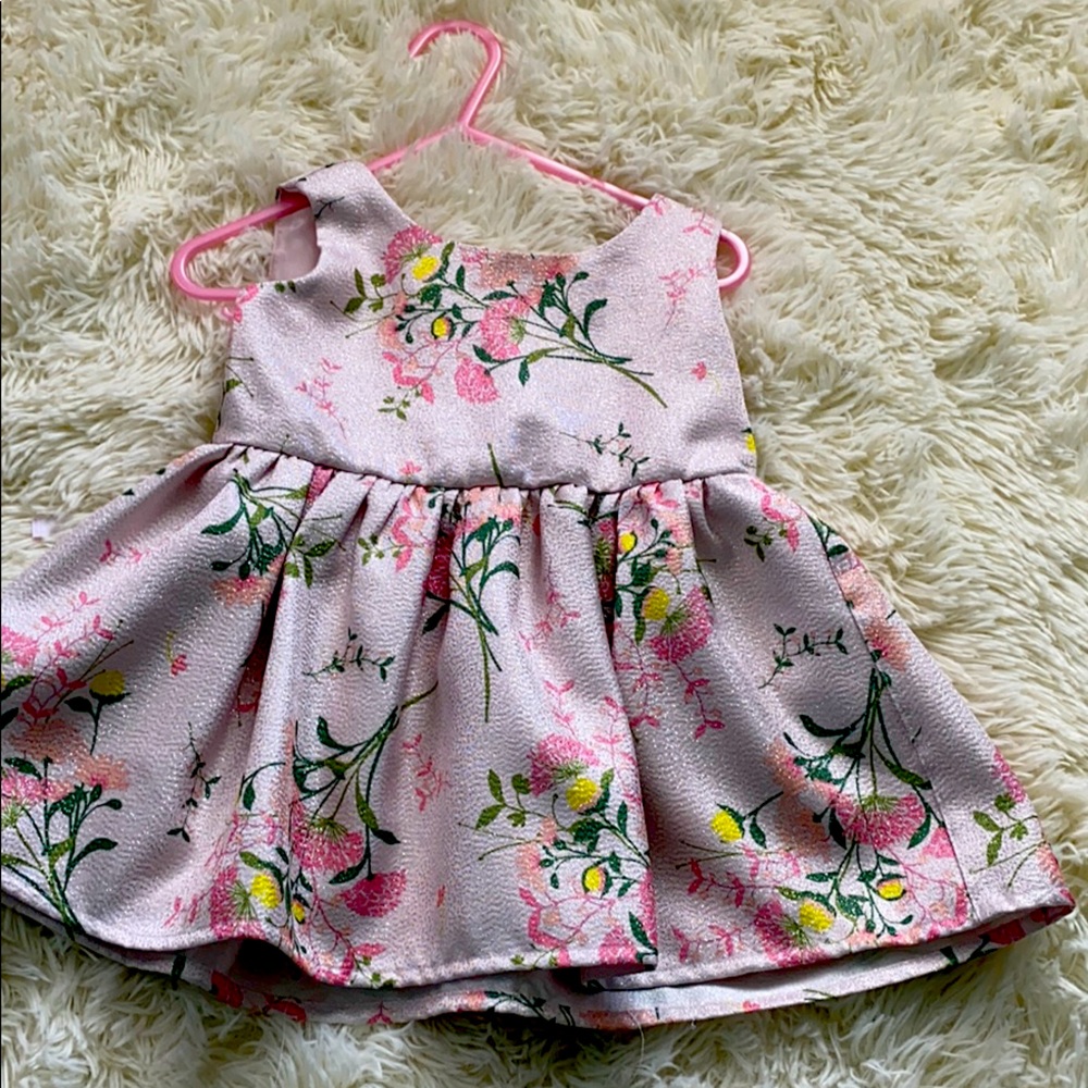 Girls floral dress also have size 12-18 months